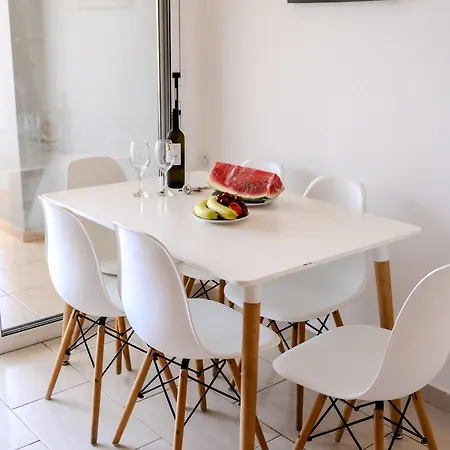 Apartamento Athina Mackenzie 2 Bedroom Flat With Pool