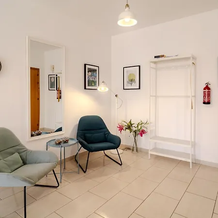Athina Mackenzie 2 Bedroom Flat With Pool Lárnaca