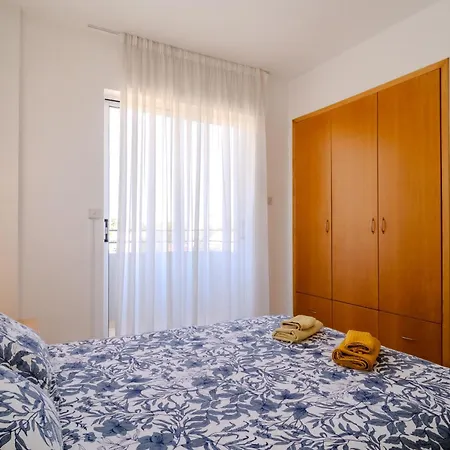 Athina Mackenzie 2 Bedroom Flat With Pool Lárnaca