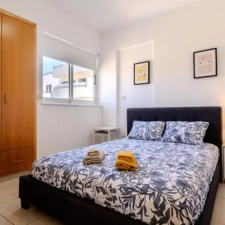 Athina Mackenzie 2 Bedroom Flat With Pool Apartamento