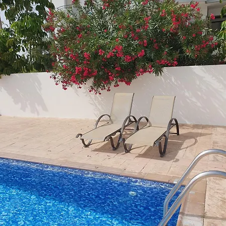 Athina Mackenzie 2 Bedroom Flat With Pool Apartamento Lárnaca